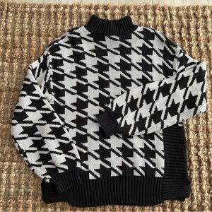 Nine West Black and White Houndstooth Sweater-size M